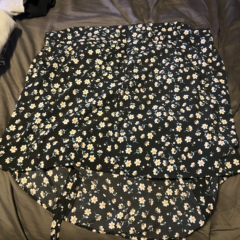 SHEIN Curve Black Floral Skirt